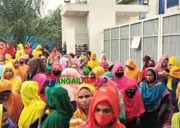 মির্জাপুরে পোষাক কারখানার উৎপাদন বন্ধ ঘোষনায় শ্রমিকদের বিক্ষোভ