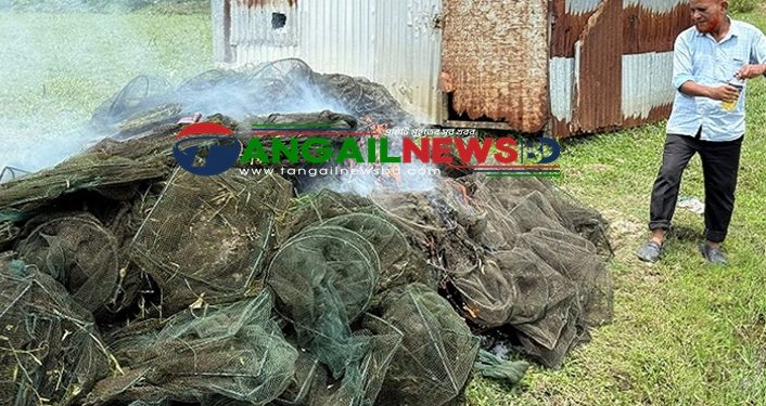 ঘাটাইলে অভিযানে ১৫০টি চায়না জাল পুড়িয়ে দিয়েছে