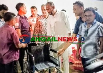 টাঙ্গাইলে প্রতিবন্ধি শীলদের মাঝে হুইলচেয়ার বিতরণ করেছেন টুকু