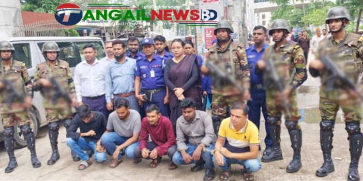 টাঙ্গাইল জেনারেল ও মেডিকেল হাসপাতাল থেকে ৫ দালালকে আটক