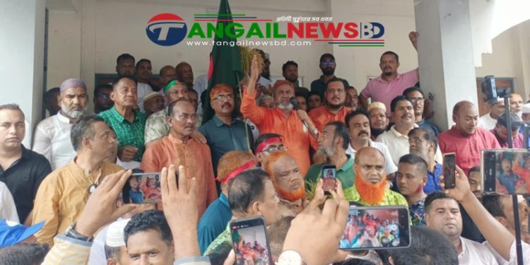 যারা দেশ ছেড়ে পালিয়ে যেতে পারে ওরা দেশকে ভালোবাসে না- আবুল কালাম
