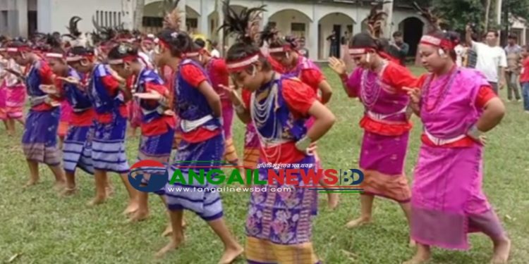 মধুপুর গড়ে আন্তর্জাতিক আদিবাসী দিবস উদযাপন