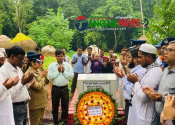 গোপালপুরে শহীদ ইমনের কবরে পুষ্পস্তবক অর্পণ