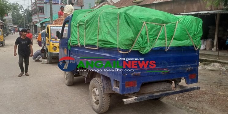 এলেঙ্গায় কালোবাজারির ৪০ বস্তা সরকারি চালসহ পিকআপ জব্দ
