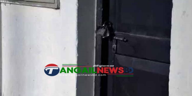 টাঙ্গাইলে আদালতের জিপির কার্যালয়ে তালা! অন্য কাউকে নিয়োগের দাবি