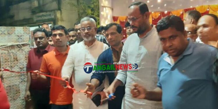 টাঙ্গাইলে শারদীয় দুর্গোৎসবের উদ্বোধন করেছেন বিএনপি নেতা টুকু