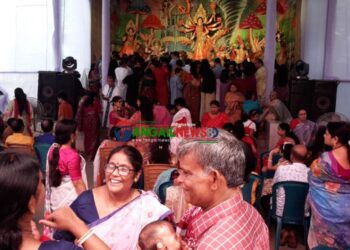 অষ্টমীতে টাঙ্গাইলের দুর্গা মন্ডপগুলোতে ভক্তদের ভীড়