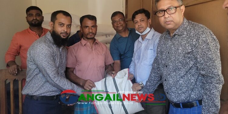 গোপালপুর পৌরসভায় ওএমএসের আটা বিক্রির উদ্বোধন