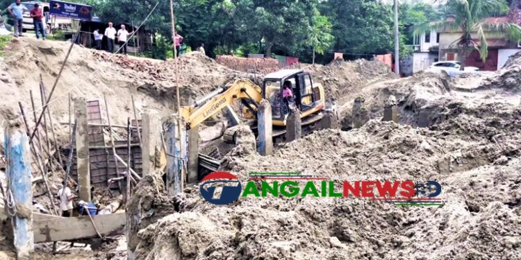 মির্জাপুরে নির্মাণ কাজের সময় গ্যাসপাইপ ফেটে সরবরাহ বন্ধ