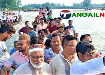 টাঙ্গাইলের শ্যামার ঘাটে ঐতিহ্যবাহী নৌকাবাইচ প্রতিযোগিতা অনুষ্ঠিত