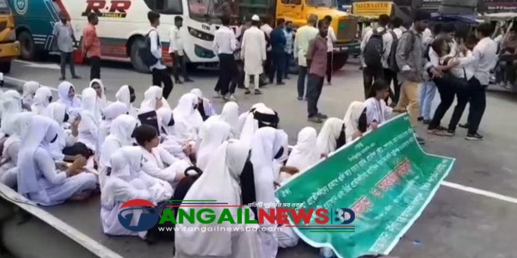 টাঙ্গাইল পলিটেকনিক শিক্ষার্থীদের ঢাকা-যমুনা সেতু মহাসড়ক অবরোধ