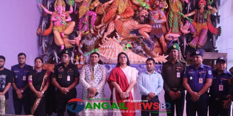 দুর্গোৎসবের নিরাপত্তা ব্যবস্থা পরিদর্শনে টাঙ্গাইল জেলা ও পুলিশ প্রশাসন