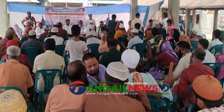 টাঙ্গাইলে দৃষ্টি প্রতিবন্ধীদের মাঝে সাদাছড়ি ও জিআর চাল বিতরণ