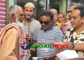 টাঙ্গাইলের গালায় টুকুর পক্ষে ৩১ দফা মানুষকে উপস্থাপনে লিফলেট বিতরণ