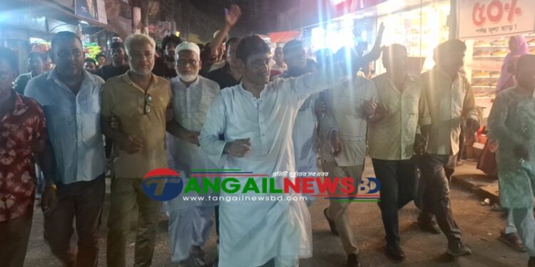 ৩১ দফা বাস্তবায়নে টাঙ্গাইলে বিএনপি নেতা ফরহাদের লিফলেট বিতরণ