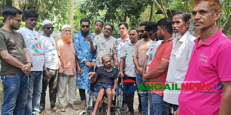 টাঙ্গাইলের ঘারিন্দা ইউনিয়নে টুকুর পক্ষে প্রতিবন্ধী বৃদ্ধদের হুইল চেয়ার প্রদান