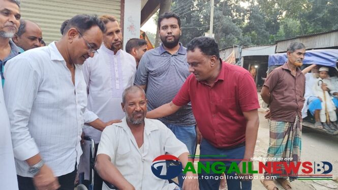 টাঙ্গাইলের গালা ইউনিয়নে টুকুর পক্ষে প্রতিবন্ধীদের মাঝে হুইল চেয়ার প্রদান