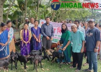 মধুপুরে নৃ-তাত্ত্বিক জনগোষ্ঠীর মাঝে ছাগল বিতরণ 