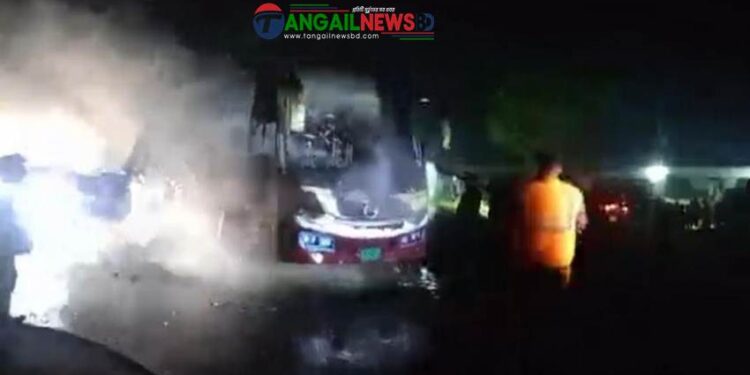 বাসাইলে বাসে অগ্নিদগ্ধ এক যাত্রীর চিকিৎসাধীন অবস্থায় মৃত্যু
