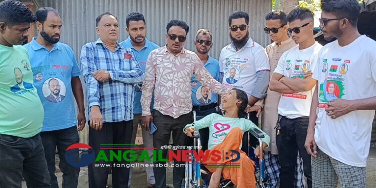 টাঙ্গাইলের ঘারিন্দা ইউনিয়নে টুকুর পক্ষে প্রতিবন্ধীদের হুইল চেয়ার প্রদান