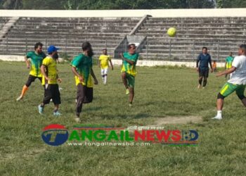 টাঙ্গাইল স্টেডিয়ামে ফোরটি আপ ব্রাদাস ক্লাবের প্রীতি ফুটবল ম্যাচ