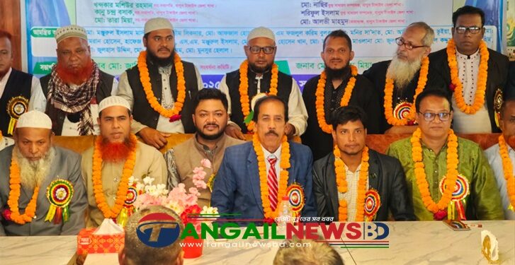 ঘাটাইলে পুস্তক প্রকাশক ও বিক্রেতা সমিতির নব-নির্বাচিতদের সংবর্ধনা