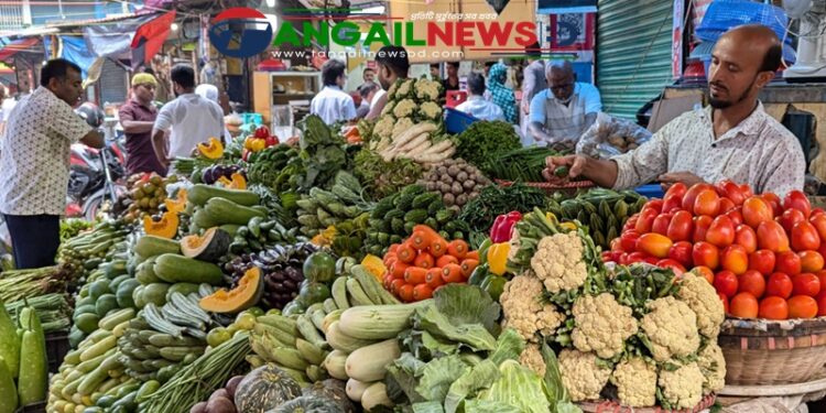 টাঙ্গাইলের বাজারে সরবরাহ বাড়ায় নিত্যপণ্যের দাম কিছুটা স্থিতিশীল