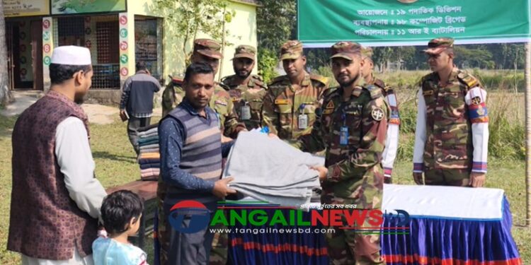 দেলদুয়ারে সেনাবাহিনীর ফ্রি মেডিকেল ক্যাম্প ও শীতবস্ত্র বিতরণ