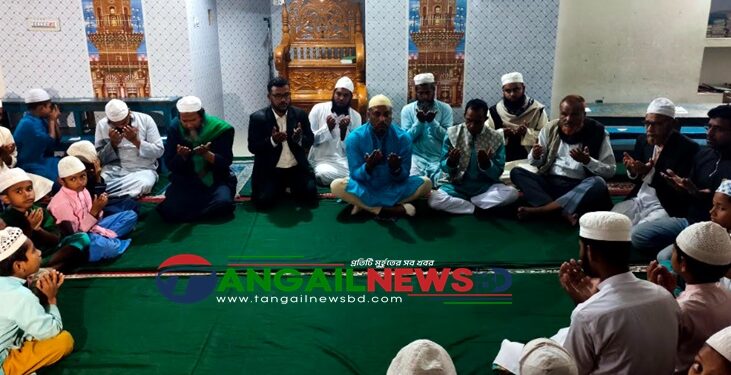 এলেঙ্গায় খালেদা জিয়ার রোগমুক্তিতে খতমে কোরআন ও দোয়া মাহফিল