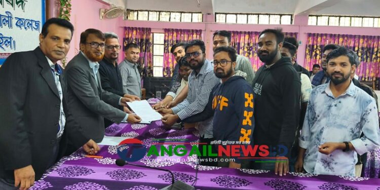 সরকারি এম এম আলী কলেজে ছাত্র সংসদ নির্বাচনের দাবিতে স্মারকলিপি প্রদান