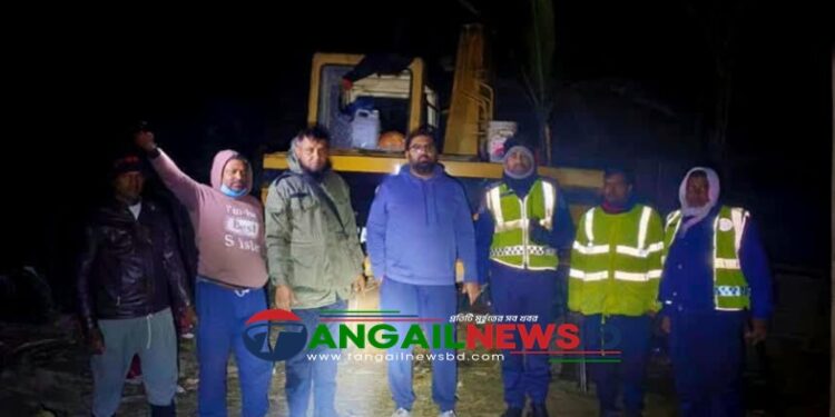 কালিহাতীতে বালু ও মাটি উত্তোলনে জরিমানা ও এক্সকাভেটর ধ্বংস