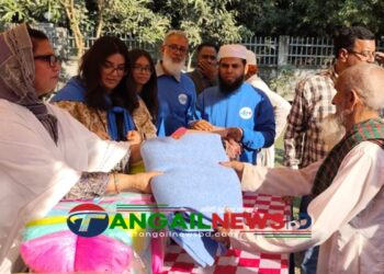 দেলদুয়ারে শীতার্তদের মাঝে শীতবস্ত্র বিতরণ