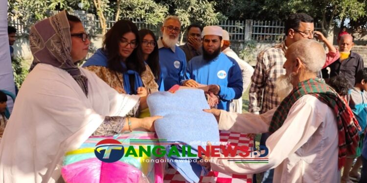 দেলদুয়ারে শীতার্তদের মাঝে শীতবস্ত্র বিতরণ