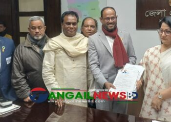 টাঙ্গাইল-৫ আসনে বিএনপির মনোনীত প্রার্থী সালাউদ্দিন টুকুর মনোনয়নপত্র জমা