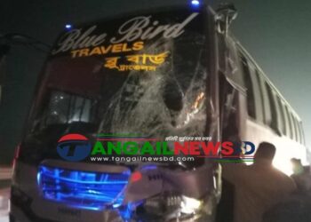 মির্জাপুরে দাঁড়িয়ে থাকা বাসে অন্য বাসের ধাক্কায় নিহত ১ জন