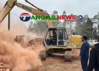 মির্জাপুরে অবৈধভাবে ইটভাটা ভেঙে দিল জেলা প্রশাসন ও পরিবেশ অধিদপ্তর