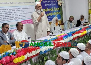 গোপালপুরে মারকাজুল কুরআন মাদ্রাসায় শিক্ষার্থীদের পাগড়ি ও হিজাব বিতরণ