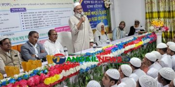 গোপালপুরে মারকাজুল কুরআন মাদ্রাসায় শিক্ষার্থীদের পাগড়ি ও হিজাব বিতরণ