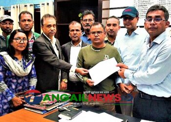 টাঙ্গাইলে পাঁচ দফা দাবিতে ক্যাবের স্মারকলিপি প্রদান