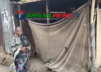 ভাঙ্গা ঘরে কালিহাতীর ঘুনীতে কাজুলীর মানবেতর জীবন