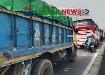 ঢাকা-টাঙ্গাইল ও যমুনা সেতু মহাসড়কে যানজট ॥ বিপাকে ঘর মুখো যাত্রী