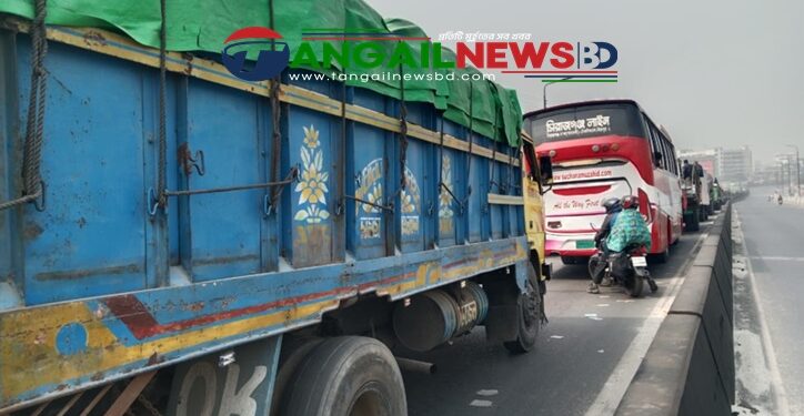 ঢাকা-টাঙ্গাইল ও যমুনা সেতু মহাসড়কে যানজট ॥ বিপাকে ঘর মুখো যাত্রী
