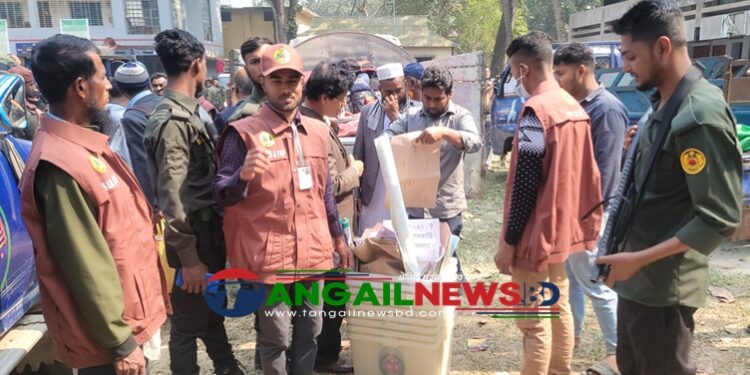 টাঙ্গাইল-২ গোপালপুর আসনে ৭৭টি ভোটকেন্দ্রে ব্যালট বক্স ও পেপার বিতরণ