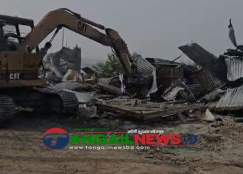 দেলদুয়ারে বিষাক্ত সীসা প্রস্তুতকারী কারখানা গুড়িয়ে দিল প্রশাসন