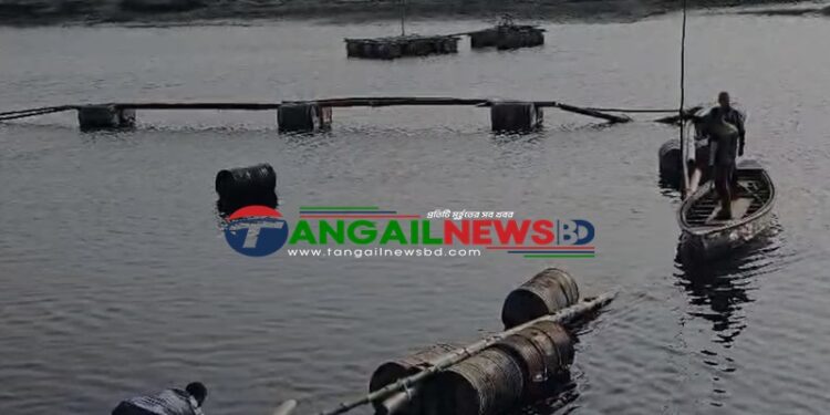 দেলদুয়ারে ধলেশ্বরী নদীতে অবৈধ ড্রেজার ধ্বংস করেছে প্রশাসন