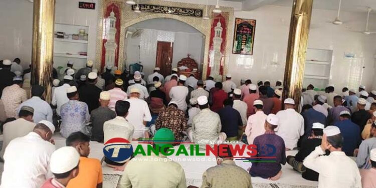 টাঙ্গাইলে পবিত্র শবে বরাতে মসজিদগুলোতে মুসুল্লীদের ভীড়