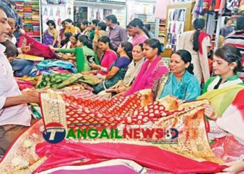 নতুন সরকারের শুরুতে প্রথম ঈদে টাঙ্গাইল জেলায় স্বস্তির কেনাকাটা