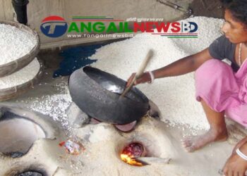 নারান্দিয়ার হাতে ভাজা মুড়ি’র চাহিদা ও সুনাম দেশজুড়ে