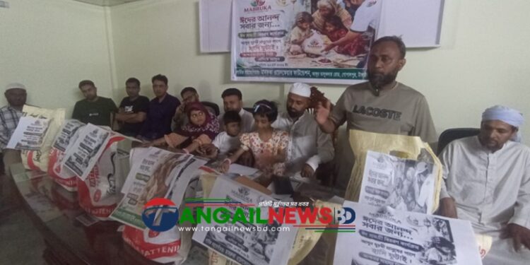 গোপালপুরে অসহায় ও প্রতিবন্ধীদের মাঝে ঈদ উপহার বিতরণ