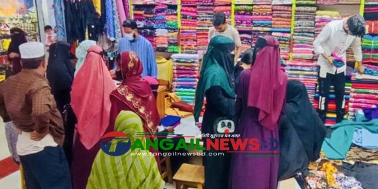 ঈদকে কেন্দ্র করে টাঙ্গাইলে জমে উঠেছে ঈদ মার্কেট